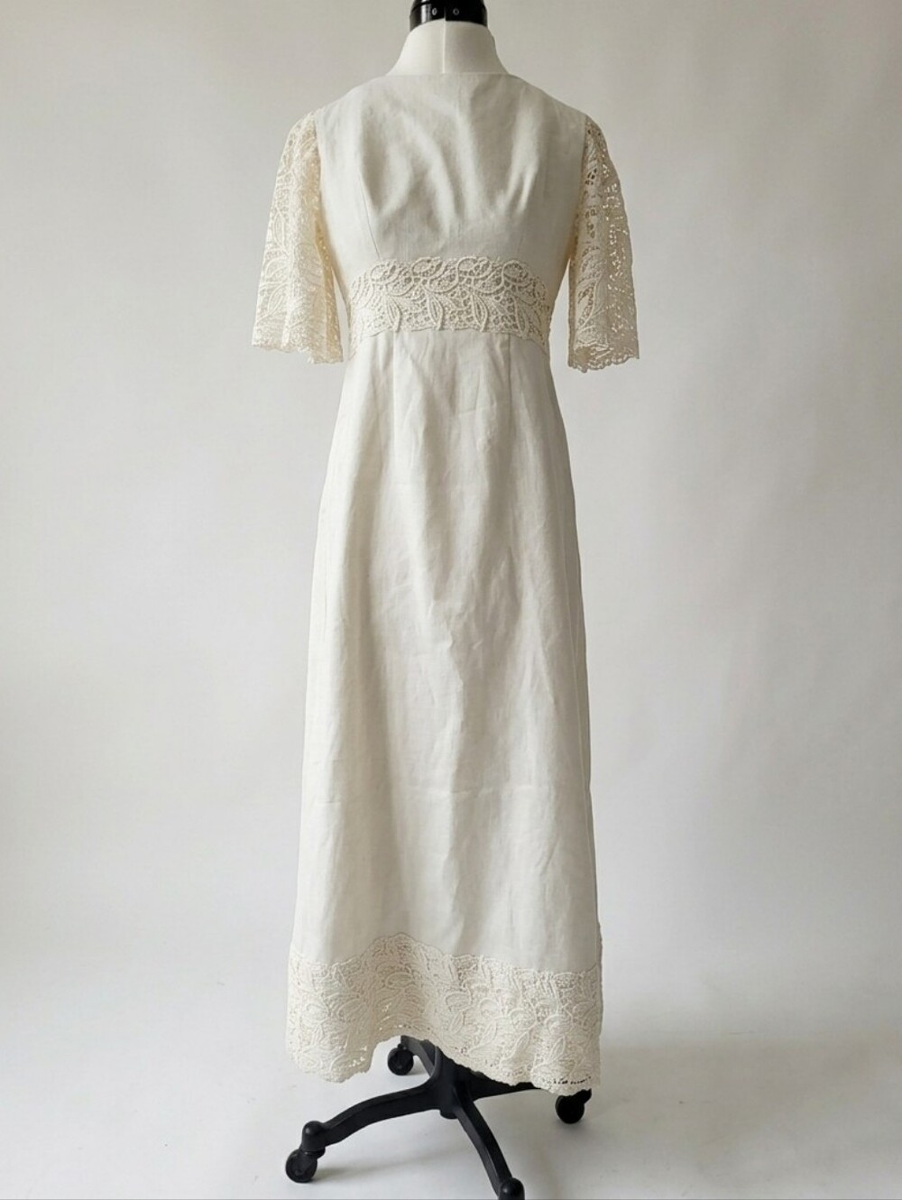 True Vintage Boho Lace Bridal Gown Dress Long Train Cream Off-White